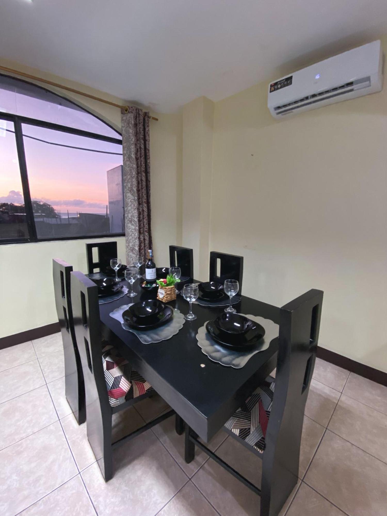 Blue Horizon - Galapagos Home ปูแอร์โต บาเกริโซ โมเรโน ภายนอก รูปภาพ
